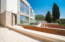 3-zimmer villa 246 m² in Tivat (Stadt), Montenegro. 610 000 €