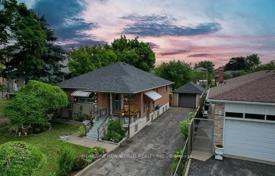 9-zimmer haus in der stadt in North York, Kanada. C$1 752 000