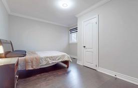 13-zimmer haus in der stadt in Scarborough, Kanada. C$2 044 000