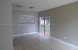 3-zimmer haus in der stadt 115 m² in Miami, Vereinigte Staaten. $440 000