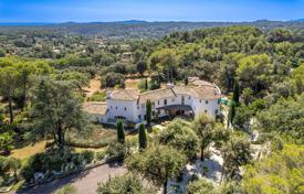 12-zimmer villa in Le Rouret, Frankreich. Price on request