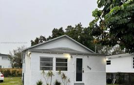 4-zimmer haus in der stadt 100 m² in Miami, Vereinigte Staaten. $480 000