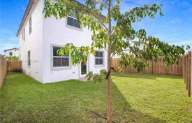 4-zimmer haus in der stadt 213 m² in Miami, Vereinigte Staaten. $675 000