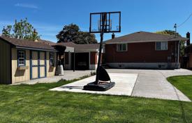 8-zimmer haus in der stadt in Etobicoke, Kanada. C$1 790 000