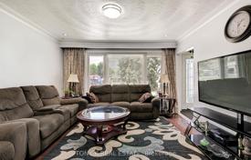 12-zimmer haus in der stadt in Scarborough, Kanada. C$1 298 000