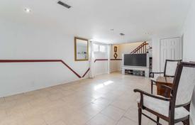 6-zimmer haus in der stadt in Etobicoke, Kanada. C$1 251 000