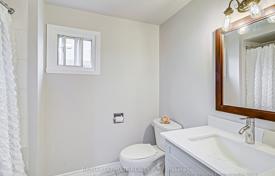 8-zimmer haus in der stadt in Scarborough, Kanada. C$1 363 000