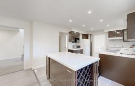 12-zimmer haus in der stadt in Scarborough, Kanada. C$1 461 000