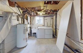 12-zimmer haus in der stadt in Scarborough, Kanada. C$1 613 000