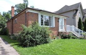 7-zimmer haus in der stadt in Etobicoke, Kanada. C$1 589 000