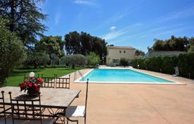 Villa – Carpentras, Provence-Alpes-Côte d'Azur, Frankreich. 2 800 €  pro Woche