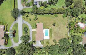 Villa – Pinecrest, Florida, Vereinigte Staaten. 1 197 000 €