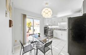 8-zimmer haus in der stadt in Scarborough, Kanada. C$1 605 000