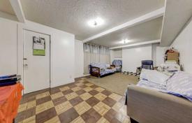 9-zimmer haus in der stadt in North York, Kanada. C$2 201 000