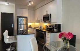 1-zimmer wohnung in The Queensway, Kanada. C$673 000