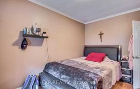 8-zimmer haus in der stadt in York, Kanada. C$1 439 000