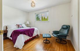 11-zimmer haus in der stadt in North York, Kanada. C$1 274 000