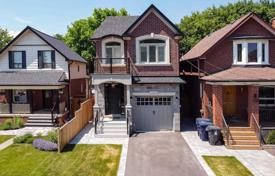 4-zimmer haus in der stadt in Etobicoke, Kanada. C$2 007 000