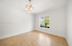 5-zimmer haus in der stadt 384 m² in Miami, Vereinigte Staaten. $1 180 000