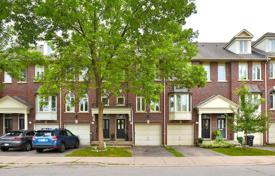 3-zimmer stadthaus in Etobicoke, Kanada. C$1 276 000