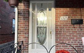 Haus in der Stadt – Lansdowne Avenue, Old Toronto, Toronto,  Ontario,   Kanada. C$2 126 000