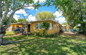 Haus in der stadt 169 m² in Miami, Vereinigte Staaten. $528 000