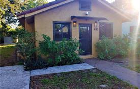 4-zimmer haus in der stadt 107 m² in Miami, Vereinigte Staaten. $700 000