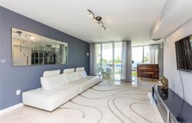 Wohnung – Collins Avenue, Miami, Florida,  Vereinigte Staaten. 876 000 €