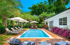 Villa – Miami Beach, Florida, Vereinigte Staaten. 2 515 000 €