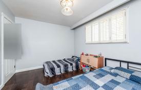 10-zimmer stadthaus in North York, Kanada. C$1 376 000