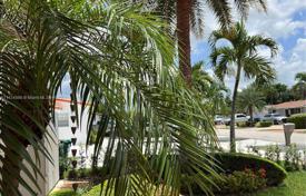 Haus in der Stadt – Hialeah, Florida, Vereinigte Staaten. $689 000