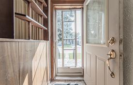7-zimmer haus in der stadt in Scarborough, Kanada. C$1 241 000