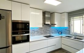 5-zimmer stadthaus 200 m² in Estepona, Spanien. 645 000 €
