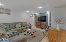 8-zimmer haus in der stadt in Etobicoke, Kanada. C$1 715 000