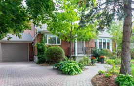 5-zimmer haus in der stadt in Etobicoke, Kanada. C$1 885 000