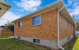 12-zimmer haus in der stadt in Etobicoke, Kanada. C$1 750 000