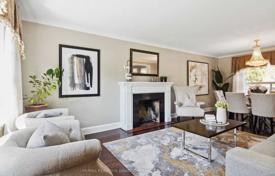 8-zimmer haus in der stadt in North York, Kanada. C$1 661 000