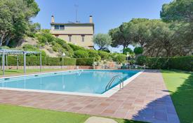 5-zimmer stadthaus 245 m² in Mataro, Spanien. 565 000 €