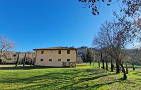 Villa 2700 m² in Arezzo, Italien. 1 190 000 €