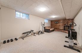 10-zimmer haus in der stadt in North York, Kanada. C$2 491 000