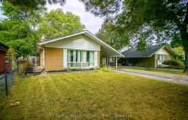8-zimmer haus in der stadt in Etobicoke, Kanada. C$1 183 000