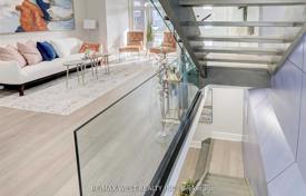 8-zimmer haus in der stadt in Etobicoke, Kanada. C$2 246 000