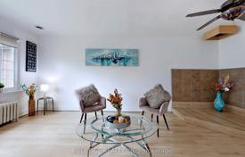 7-zimmer haus in der stadt in Etobicoke, Kanada. C$1 291 000