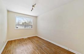 8-zimmer haus in der stadt in Scarborough, Kanada. C$1 425 000