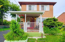 7-zimmer haus in der stadt in Scarborough, Kanada. C$1 278 000
