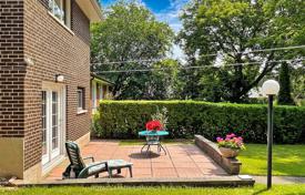 8-zimmer haus in der stadt in Scarborough, Kanada. C$1 638 000