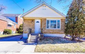 4-zimmer haus in der stadt in Scarborough, Kanada. C$1 322 000
