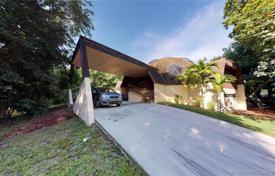 Villa – North Miami Beach, Florida, Vereinigte Staaten. $1 700 000