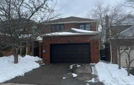 8-zimmer haus in der stadt in Scarborough, Kanada. C$1 300 000