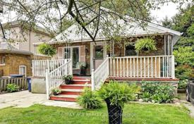 10-zimmer haus in der stadt in Scarborough, Kanada. C$1 460 000